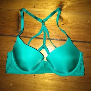 Victoria’s Secret 32 C lightly lined bra
